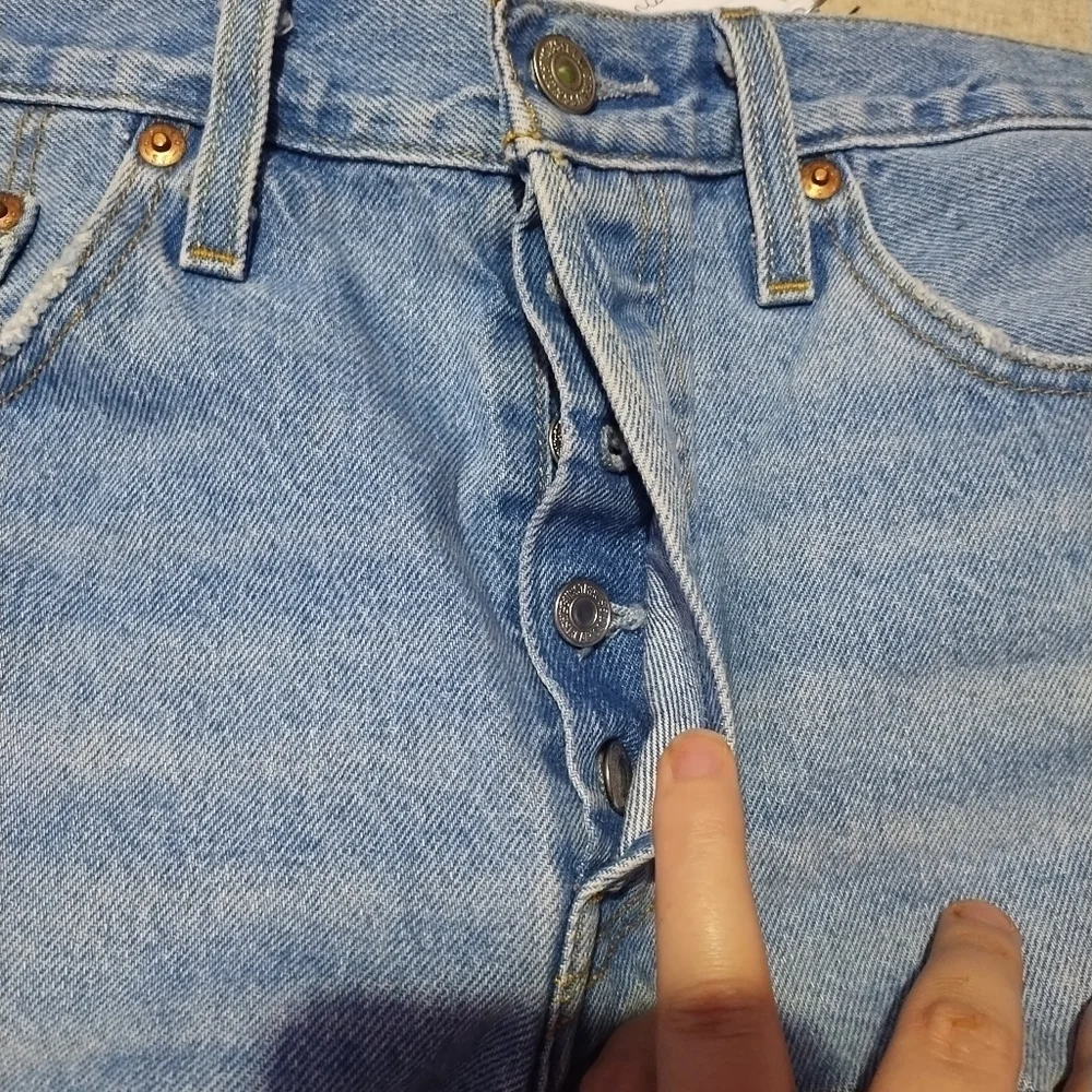 Levis Premium 501 Button Fly Raw Hem Destructed Beach Vacation Shorts Sz 29‎